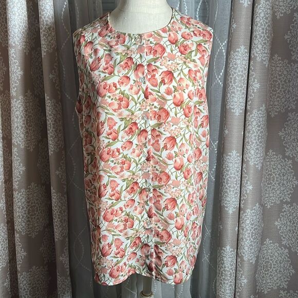 Studio floral button down sleeveless top. Size 8 - Picture 1 of 7